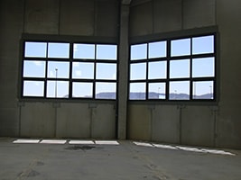 Nave en Centrovía: Montaje de ventanas y puertas de aluminio